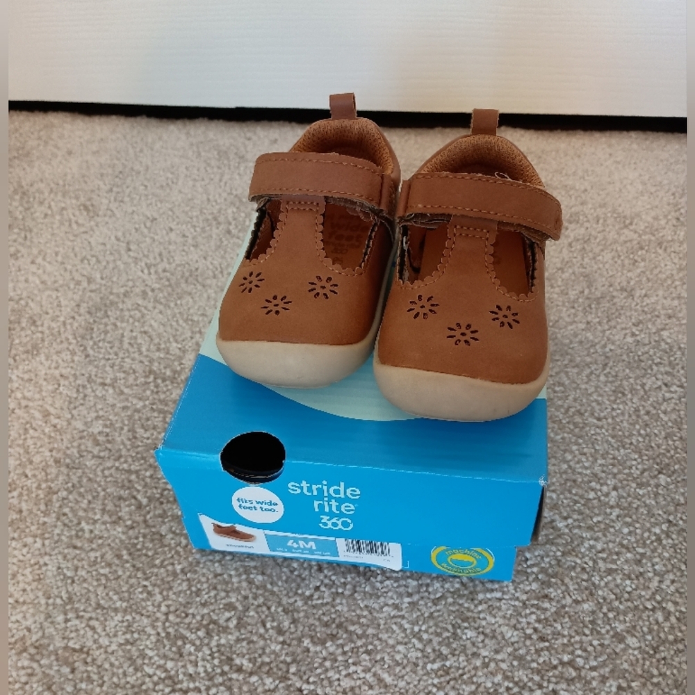 Stride Rite Girl Brown T-Strap shoe 4